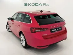 Rojo Usado 2025 Skoda Octavia Selection Familiar | 29.750 € (Super precio)