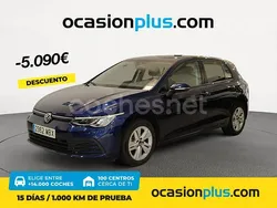Azul Usado 2022 VW Golf VIII Life Berlina | 21.550 € (Buen precio)