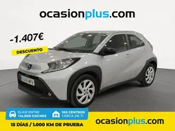 Gris Usado 2024 Toyota Aygo Play Utilitario | 15.290 € (Precio justo)