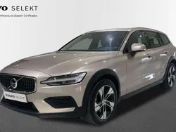 Usado 2023 Volvo V60 CC Core Familiar | 45.900 € (Caro)
