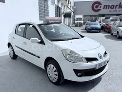 Blanco Usado 2009 Renault Clio II Authentique Berlina | 3500 € (Precio justo)