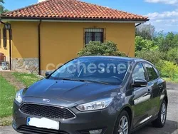 Gris / plata Usado 2017 Ford Focus Trend Berlina | 9400 € (Precio justo)