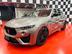 Gris / plata Usado 2022 Maserati Levante GT SUV | 46.990 €