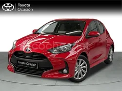 Rojo Usado 2024 Toyota Yaris Hybrid Active Berlina | 21.900 € (Precio justo)