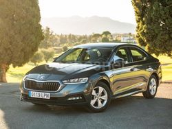 Gris / plata Usado 2021 Skoda Octavia Ambition Berlina | 14.789 € (Precio justo)