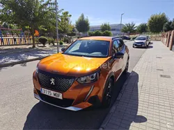 Naranja Usado 2022 Peugeot 2008 Allure SUV | 18.000 € (Precio justo)