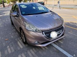 Violeta / lila Usado 2012 Peugeot 208 Allure Utilitario | 5100 € (Precio justo)