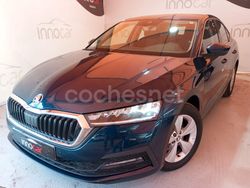 Azul Usado 2021 Skoda Octavia Ambition Berlina | 20.990 € (Un poco caro)
