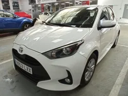 Blanco Usado 2022 Toyota Yaris Hybrid Active Berlina | 20.990 € (Precio justo)