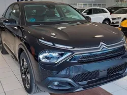Pintura negra perla negra Usado 2023 Citroën C4 Feel Berlina | 16.220 € (Precio justo)