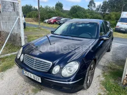 Azul Usado 2002 Mercedes E220 Elegance Berlina | 4999 €