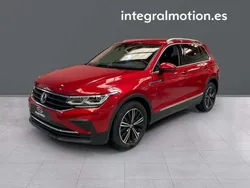 Rojo Usado 2021 VW Tiguan Life SUV | 25.900 € (Precio justo)