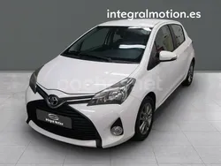 Blanco Usado 2015 Toyota Yaris Active Utilitario | 11.900 € (Caro)