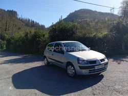 Gris / plata Usado 2005 Renault Clio II Authentique Berlina | 2999 € (Precio justo)