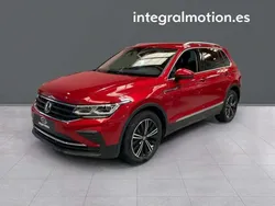 Rojo Usado 2021 VW Tiguan Life SUV | 25.900 € (Precio justo)