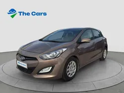 Beige Usado 2013 Hyundai i30 Comfort Utilitario | 9990 €