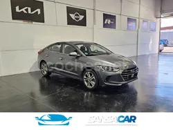 Gris / plata Usado 2018 Hyundai Elantra Berlina | 13.999 €