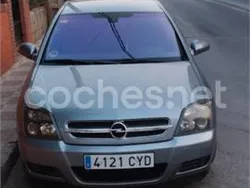 Gris / plata Usado 2004 Opel Vectra GTS Berlina | 4200 €