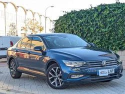 Azul Usado 2021 VW Passat Executive Berlina | 17.950 € (Precio justo)