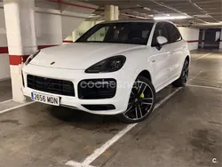Rojo Usado 2022 Porsche Cayenne Platinum Edition SUV | 110.000 €