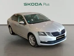 Gris plata Usado 2018 Skoda Octavia Berlina | 15.590 € (Precio justo)
