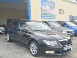 Negro Usado 2010 Skoda Superb Comfort Berlina | 5399 €