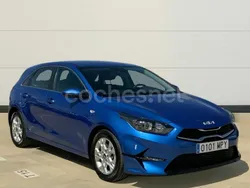 Azul Usado 2024 Kia Ceed Berlina | 20.400 € (Precio justo)