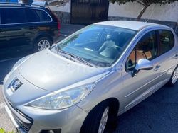 Gris / plata Usado 2011 Peugeot 207 Berlina | 5500 € (Precio justo)