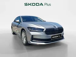 Gris Nuevo 2025 Skoda Superb Berlina | 33.900 € (Super precio)