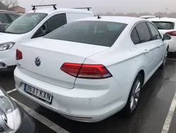 Blanco Usado 2019 VW Passat Advance Berlina | 20.490 € (Caro)