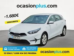 Blanco Usado 2023 Kia Ceed Berlina | 17.490 € (Precio justo)
