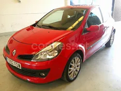 Rojo Usado 2006 Renault Clio II Dynamique Berlina | 2540 € (Precio justo)