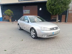 Gris / plata Usado 2002 Ford Mondeo Ghia Berlina | 1999 € (Precio justo)