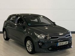 Gris Usado 2022 Kia Rio | 14.500 € (Precio justo)