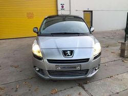 Plateado Usado 2011 Peugeot 5008 Access Monovolumen | 7900 € (Precio justo)
