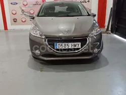 Beige Usado 2012 Peugeot 208 Allure Utilitario | 5680 € (Buen precio)
