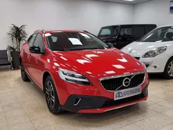 Rojo Usado 2018 Volvo V40 CC Plus Familiar | 17.800 € (Precio justo)