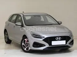 Gris / plata Usado 2024 Hyundai i30 Berlina | 23.300 €