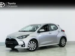 Gris Usado 2024 Toyota Yaris Hybrid Active Berlina | 23.250 € (Precio justo)