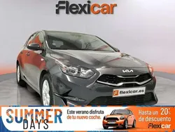 Gris Usado 2023 Kia Ceed 2 Berlina | 16.490 € (Precio justo)