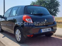 Negro Usado 2012 Renault Clio IV Expression Berlina | 4500 € (Super precio)