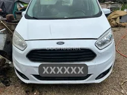 Blanco Usado 2015 Ford Tourneo Courier Ambiente Monovolumen | 8000 €