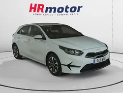 Blanco Usado 2024 Kia Ceed SUV | 17.200 € (Precio justo)