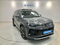 Gris / plata Usado 2025 VW Tayron R-line SUV | 60.450 €