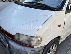 Blanco Usado 2000 Nissan Cargo Familiar | 2000 €