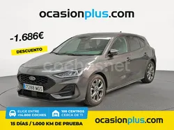 Gris / plata Usado 2023 Ford Focus ST-Line Berlina | 18.000 € (Precio justo)