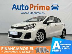 Blanco Usado 2015 Kia Rio Berlina | 6970 € (Precio justo)