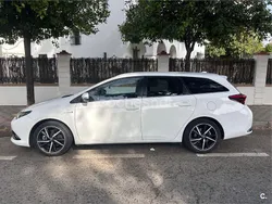 Blanco Usado 2017 Toyota Auris Hybrid Sport Familiar | 16.000 € (Precio justo)