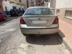 Beige Usado 2002 Ford Mondeo Trend Berlina | 750 € (Buen precio)