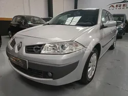 Gris / plata Usado 2006 Renault Mégane II Dynamique Berlina | 5995 € (Caro)